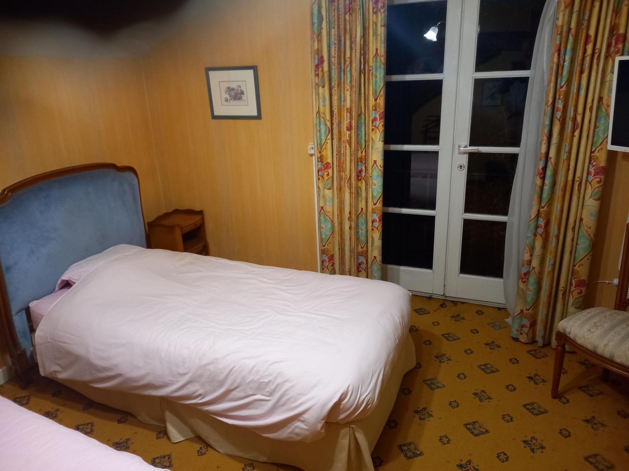Hotel Tromcourt Couvin Exterior foto